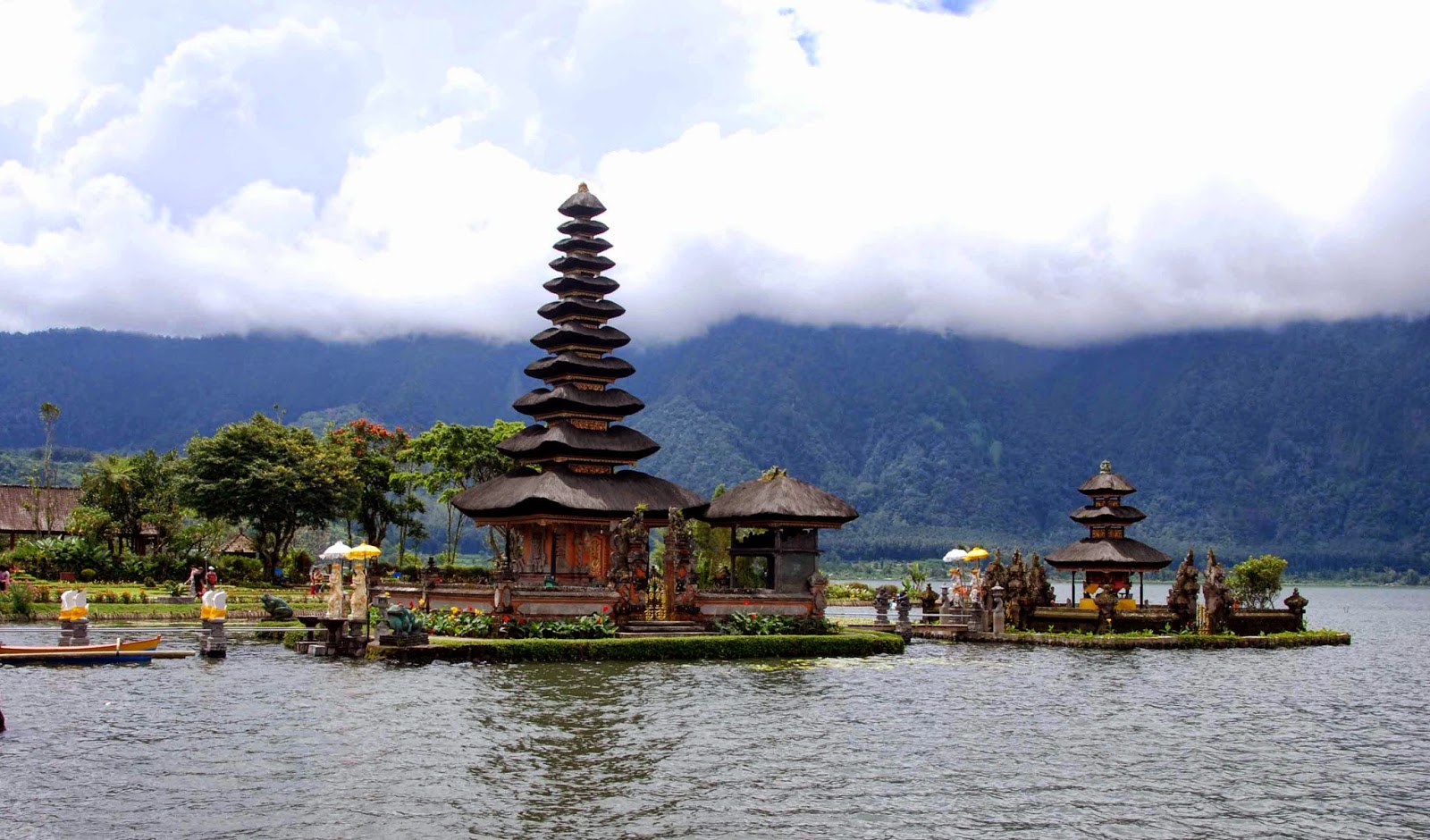 Wisata di Bali Selain Pantai yang Paling Populer Tourist