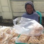 Nenek Penjual Keripik Sukses Besar Jadi Pengusaha dengan Modal Awal Cuma Rp500 Ribu Saja